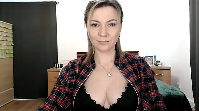 Snapshot of ParadiseAlina chatting on 02/04/25, 02:53 ParadiseAlina online show from 02/04/25, 02:53