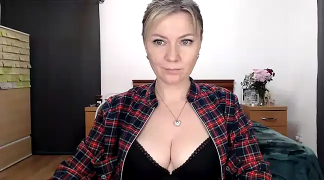 Snapshot of ParadiseAlina chatting on 02/10/25, 09:25 ParadiseAlina online show from 02/10/25, 09:25