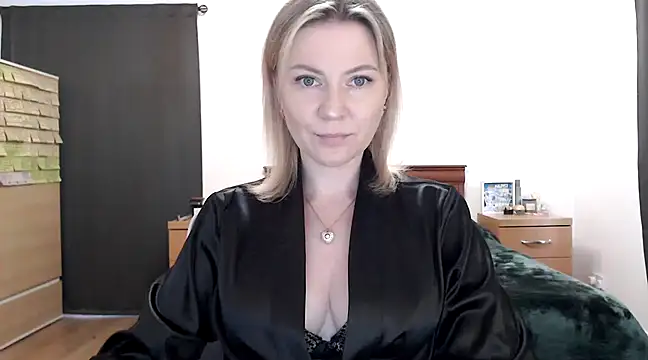 Snapshot of ParadiseAlina chatting on 03/04/25, 05:24 ParadiseAlina online show from 03/04/25, 05:24