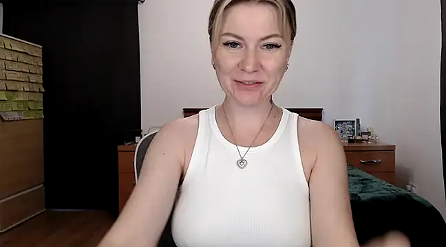 Snapshot of ParadiseAlina chatting on 03/07/25, 05:17 ParadiseAlina online show from 03/07/25, 05:17