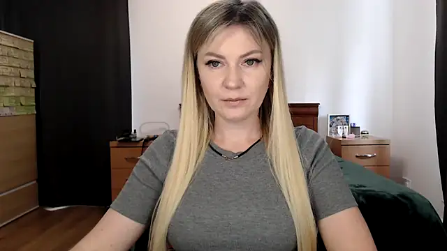 Snapshot of ParadiseAlina chatting on 10/13/25, 12:49 ParadiseAlina online show from 10/13/25, 12:49