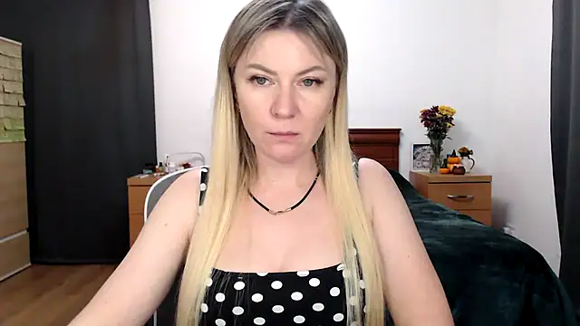 Snapshot of ParadiseAlina chatting on 10/23/25, 07:01 ParadiseAlina online show from 10/23/25, 07:01