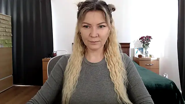 Snapshot of ParadiseAlina chatting on 11/21/25, 12:15 ParadiseAlina online show from 11/21/25, 12:15