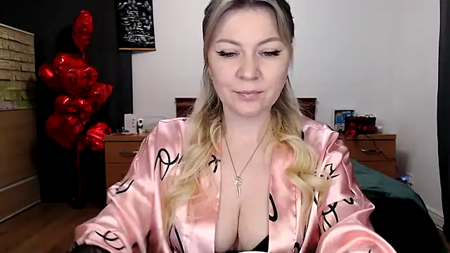 Snapshot of ParadiseAlina chatting on 02/15/26, 06:04 ParadiseAlina online show from 02/15/26, 06:04