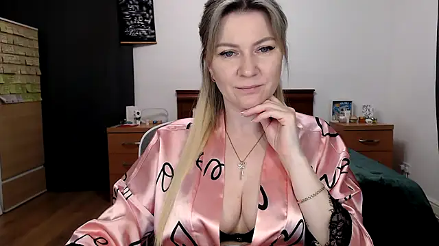 Snapshot of ParadiseAlina chatting on 02/18/26, 06:48 ParadiseAlina online show from 02/18/26, 06:48