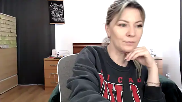 Snapshot of ParadiseAlina chatting on 02/19/26, 02:35 ParadiseAlina online show from 02/19/26, 02:35