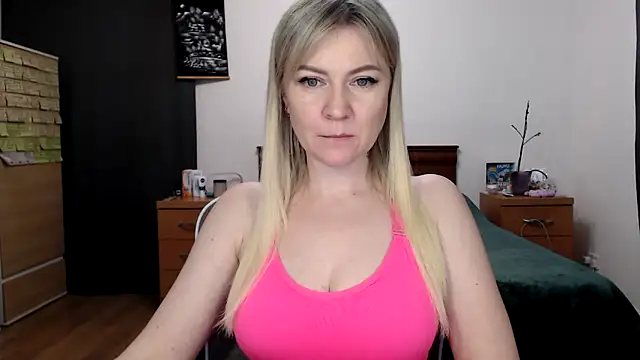 Snapshot of ParadiseAlina chatting on 03/25/26, 07:20 ParadiseAlina online show from 03/25/26, 07:20