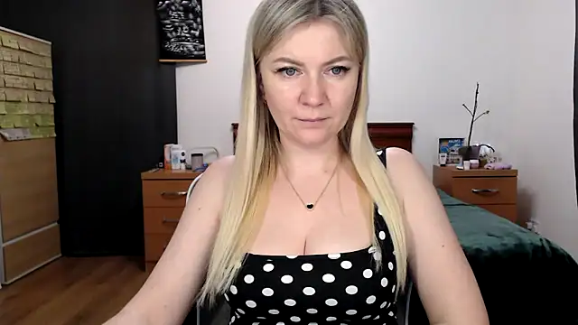 Snapshot of ParadiseAlina chatting on 03/27/26, 06:51 ParadiseAlina online show from 03/27/26, 06:51