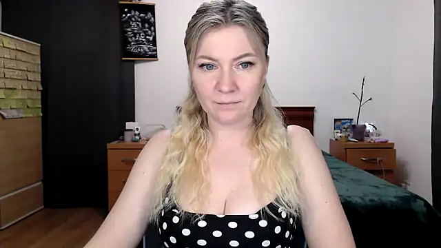 Snapshot of ParadiseAlina chatting on 03/28/26, 07:13 ParadiseAlina online show from 03/28/26, 07:13