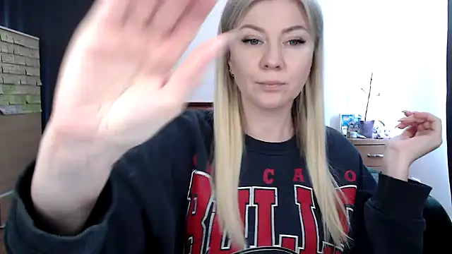 Snapshot of ParadiseAlina chatting on 03/29/26, 04:07 ParadiseAlina online show from 03/29/26, 04:07