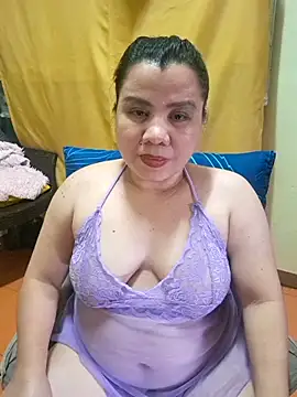 hotlyn45 online show from 10/17/25, 12:25