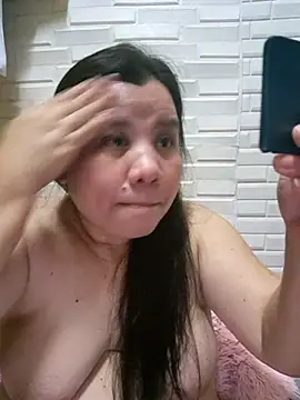 hotlyn45 online show from 11/24/25, 12:16