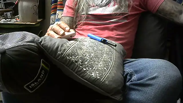 Snapshot of crassanova chatting on 04/14/26, 02:39 crassanova online show from 04/14/26, 02:39