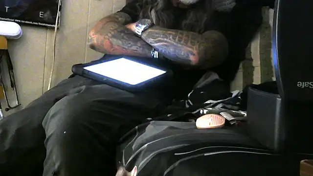 Snapshot of crassanova chatting on 04/22/26, 12:35 crassanova online show from 04/22/26, 12:35