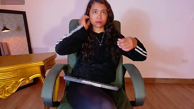 Snapshot of Kristall_06 chatting on 12/20/25, 03:57 Kristall 06 online show from 12/20/25, 03:57