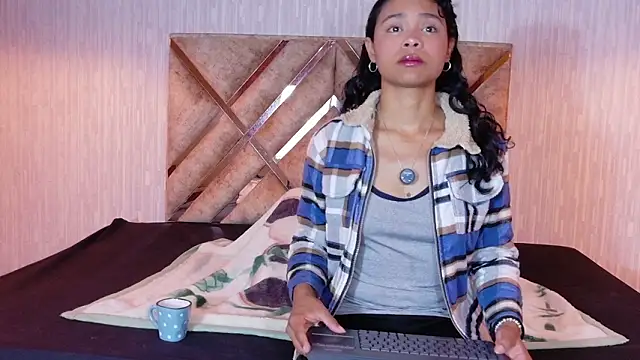 Snapshot of Kristall_06 chatting on 02/11/26, 04:39 Kristall 06 online show from 02/11/26, 04:39