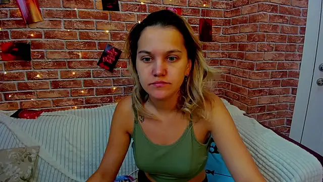 Snapshot of Hot___Jess chatting on 09/11/25, 02:33 Hot Jess online show from 09/11/25, 02:33