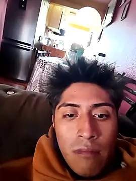 Snapshot of Oscar_327 chatting on 10/28/25, 11:07 Oscar 327 online show from 10/28/25, 11:07