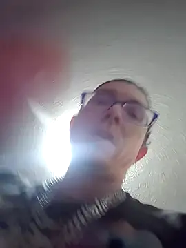 Snapshot of Eyelisss chatting on 11/28/25, 07:27 Eyelisss online show from 11/28/25, 07:27