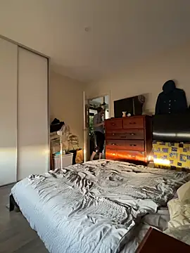 Snapshot of Stelan690 chatting on 10/18/25, 08:26 Stelan690 online show from 10/18/25, 08:26