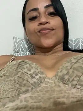 Snapshot of Katianesantos chatting on 10/11/25, 10:08 Katianesantos online show from 10/11/25, 10:08