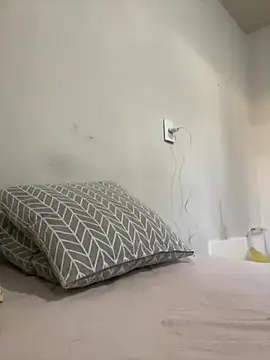 Snapshot of Katianesantos chatting on 10/15/25, 06:08 Katianesantos online show from 10/15/25, 06:08