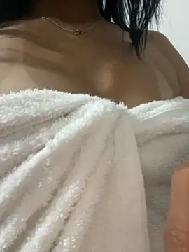 Snapshot of Katianesantos chatting on 10/29/25, 03:31 Katianesantos online show from 10/29/25, 03:31