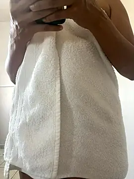 Snapshot of Katianesantos chatting on 11/06/25, 09:10 Katianesantos online show from 11/06/25, 09:10