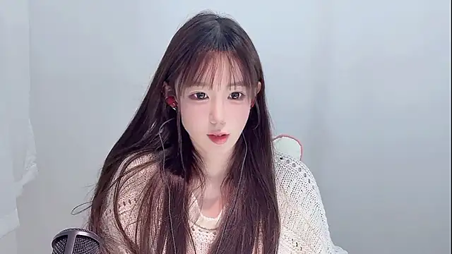 Snapshot of Xiao-runbao chatting on 10/23/25, 02:05 Xiao-runbao online show from 10/23/25, 02:05