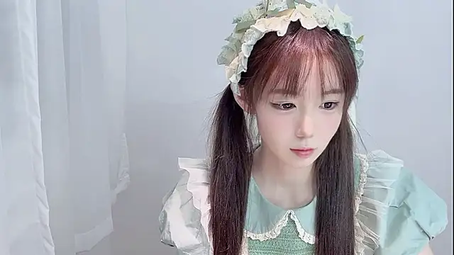 Snapshot of Xiao-runbao chatting on 10/25/25, 02:24 Xiao-runbao online show from 10/25/25, 02:24