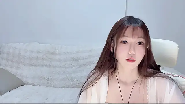 Snapshot of Xiao-runbao chatting on 11/11/25, 12:49 Xiao-runbao online show from 11/11/25, 12:49