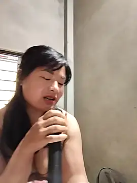 kute-00 online show from 11/22/25, 03:05