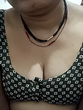 Snapshot of monu_bhabi chatting on 03/11/26, 12:16 monu bhabi online show from 03/11/26, 12:16