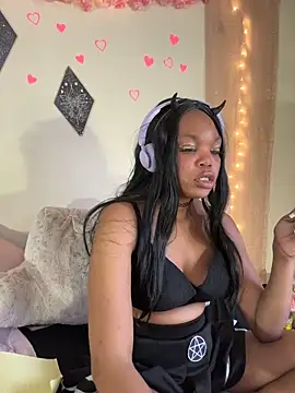 Snapshot of LunaNova999 chatting on 11/24/25, 07:35 LunaNova999 online show from 11/24/25, 07:35