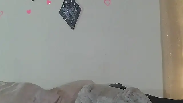 Snapshot of LunaNova999 chatting on 12/19/25, 08:54 LunaNova999 online show from 12/19/25, 08:54