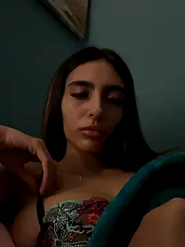 Snapshot of RoseyMae chatting on 10/19/25, 03:01 RoseyMae online show from 10/19/25, 03:01