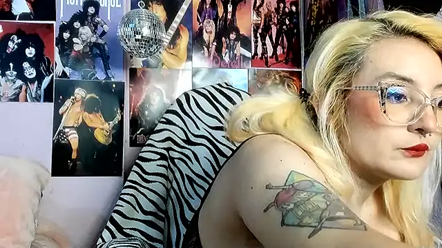 Snapshot of Avril_Maria chatting on 06/21/26, 06:32 Avril Maria online show from 06/21/26, 06:32