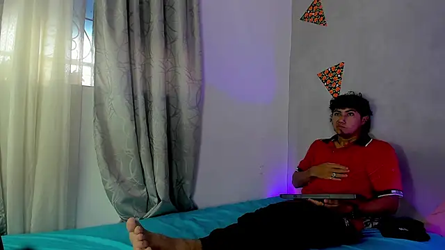 Laura and Kevin online show from 11/22/25, 01:43