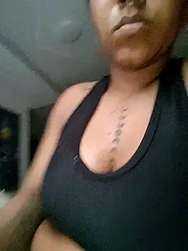 Snapshot of kdfoxxx chatting on 09/17/25, 10:33 kdfoxxx online show from 09/17/25, 10:33