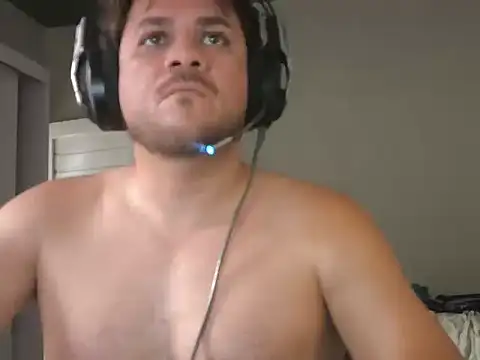 Snapshot of Miguelion2308 chatting on 12/21/25, 05:42 Miguelion2308 online show from 12/21/25, 05:42