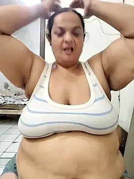 Snapshot of Vydinha chatting on 09/24/25, 11:52 Vydinha online show from 09/24/25, 11:52