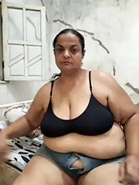 Snapshot of Vydinha chatting on 10/11/25, 01:05 Vydinha online show from 10/11/25, 01:05