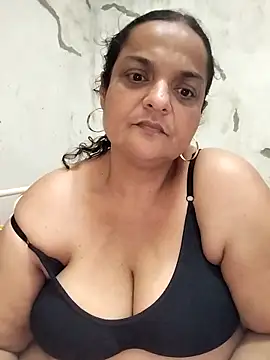 Snapshot of Vydinha chatting on 10/14/25, 09:26 Vydinha online show from 10/14/25, 09:26