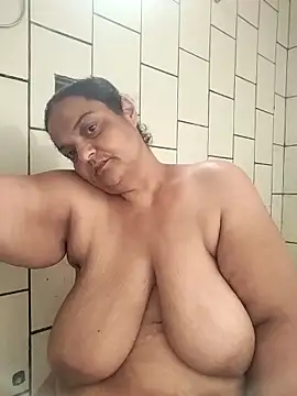 Snapshot of Vydinha chatting on 10/19/25, 09:43 Vydinha online show from 10/19/25, 09:43