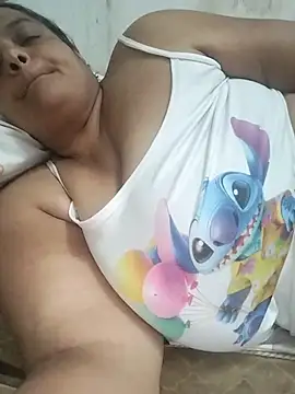 Snapshot of Vydinha chatting on 10/22/25, 12:22 Vydinha online show from 10/22/25, 12:22