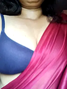 Snapshot of SoftButDeadly0 chatting on 10/10/25, 10:14 SoftButDeadly0 online show from 10/10/25, 10:14