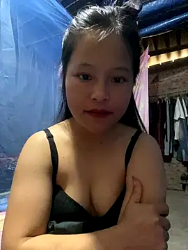 Snapshot of O_o_UwU_o_O chatting on 10/31/25, 02:01 O o UwU o O online show from 10/31/25, 02:01