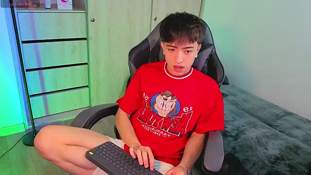 Snapshot of onlinenico chatting on 09/19/25, 08:09 onlinenico online show from 09/19/25, 08:09