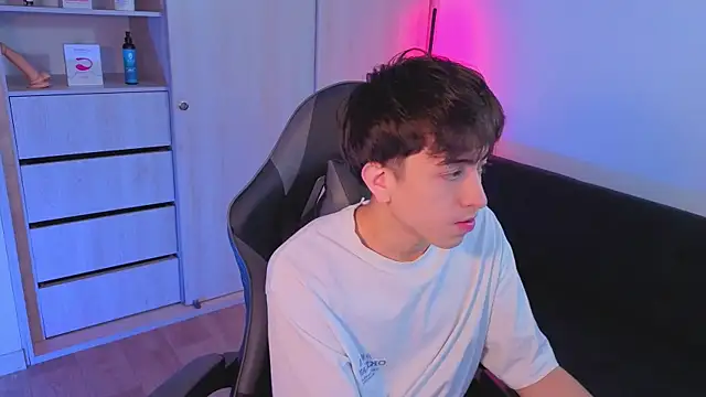 Snapshot of onlinenico chatting on 10/02/25, 07:54 onlinenico online show from 10/02/25, 07:54