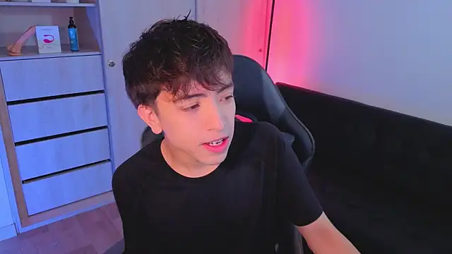 Snapshot of onlinenico chatting on 10/03/25, 08:06 onlinenico online show from 10/03/25, 08:06